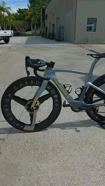 Custom Pinarello F Q36.5 Edition build with a carbon disc rear wheel, parked outside the shop
